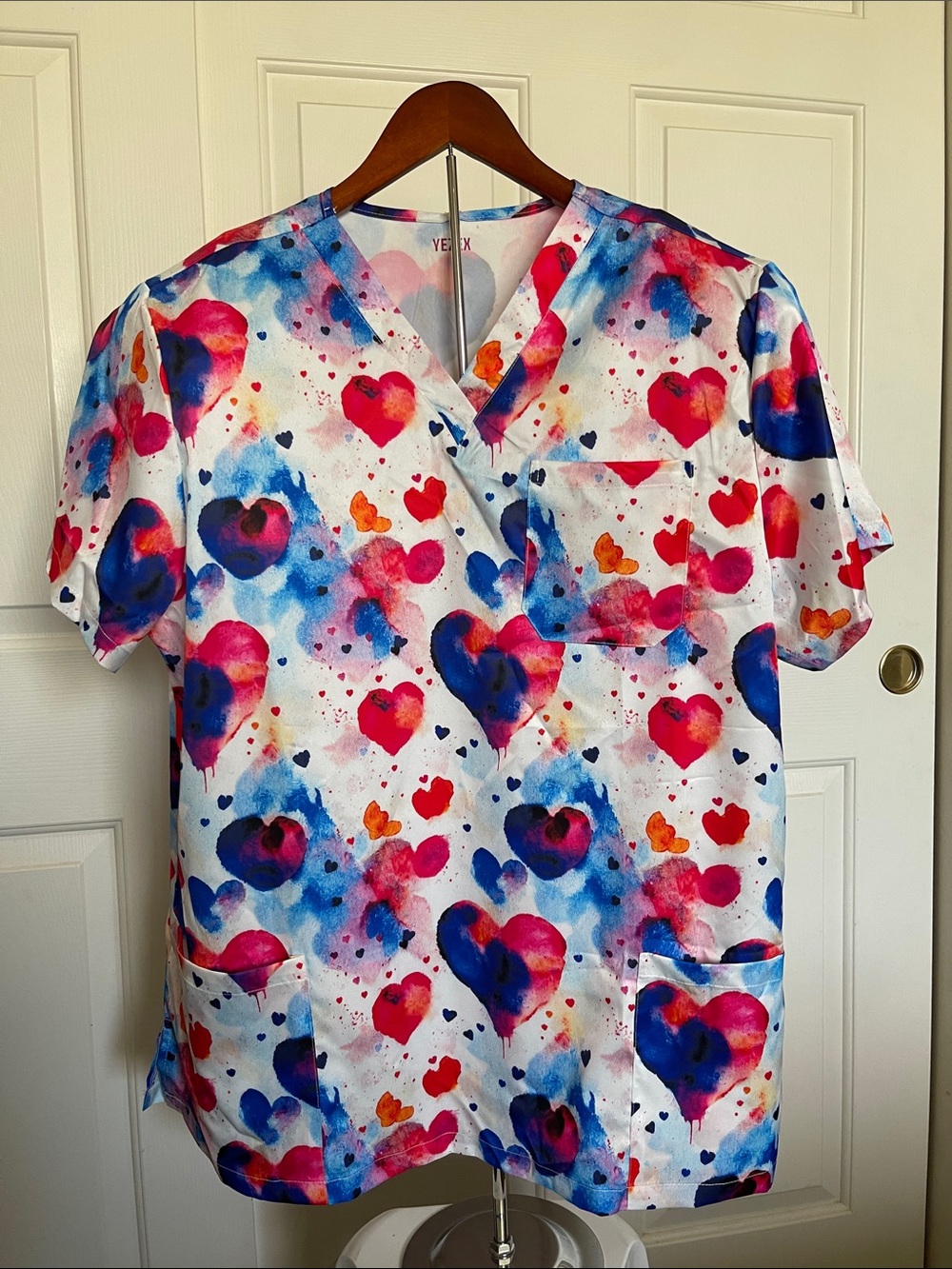 V-Neck Heart Print Scrub Top - White/Multicolor